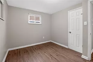 3220 Overlook Dr, Liberty Boro, PA 15133 - Photo 9