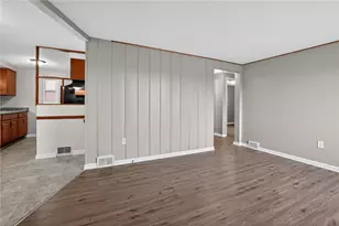 3220 Overlook Dr, Liberty Boro, PA 15133 - Photo 7