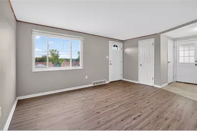 3220 Overlook Dr, Liberty Boro, PA 15133 - Photo 5