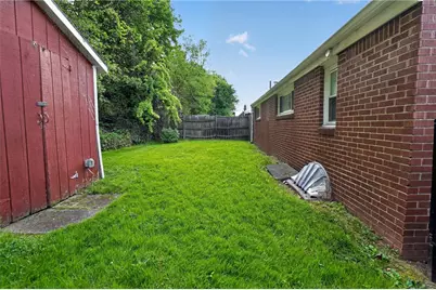 3220 Overlook Dr, Liberty Boro, PA 15133 - Photo 29