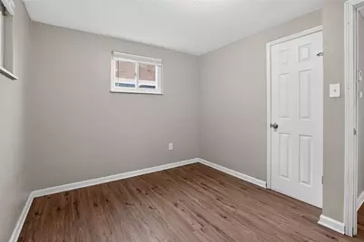 3220 Overlook Dr, Liberty Boro, PA 15133 - Photo 9