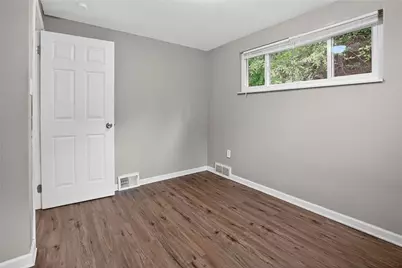 3220 Overlook Dr, Liberty Boro, PA 15133 - Photo 11