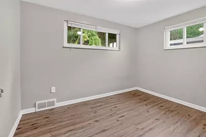 3220 Overlook Dr, Liberty Boro, PA 15133 - Photo 15