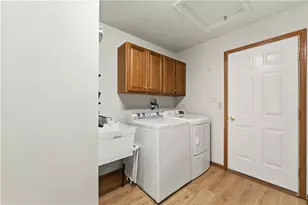 1097 Timberwood Dr, Chippewa Township, PA 15010 - Photo 29