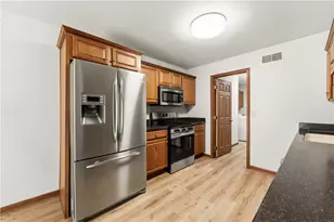 1097 Timberwood Dr, Chippewa Township, PA 15010 - Photo 21