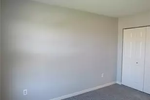 392 Pine Ridge Dr, Peters Township, PA 15367 - Photo 5