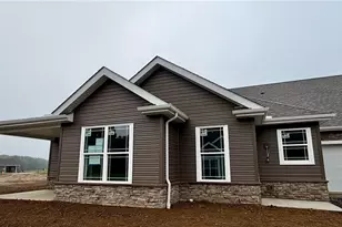 134 Independence Dr, Jefferson Township, PA 16023 - Photo 3