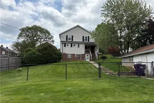 9155 Maple St, Pittsburgh, PA 15239 - Photo 11