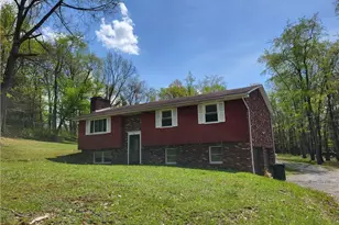 45 Coulter Estates Dr, Hanover Township, PA 15021 - Photo 9
