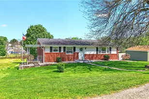 1142 W Laurel Cir, Mount Pleasant Township, PA 15666 - Photo 3