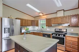 123 Merle Ln, Scott Township, PA 16101 - Photo 7