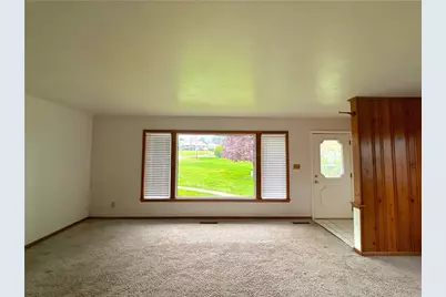469 Girard St, Westmont Hilltop School District, PA 15905 - Photo 5