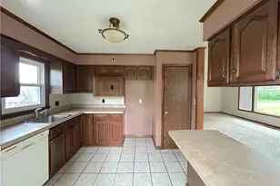 469 Girard St, Westmont Hilltop School District, PA 15905 - Photo 11