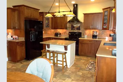 7011 Sunrise Lane, Mount Pleasant, PA 15057 - Photo 9