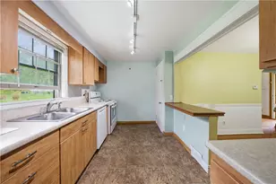 2378 Jenkinson Dr, Pittsburgh, PA 15237 - Photo 11