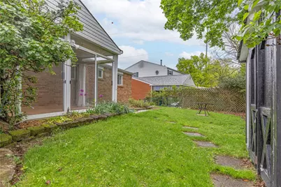 344 Springwood Dr, Pittsburgh, PA 15147 - Photo 23