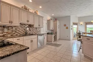 131 Mt Vernon Dr, Elizabeth Twp/Boro, PA 15135 - Photo 9