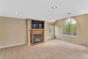 699 Surfside Dr, Pittsburgh, PA 15239 - Photo 9