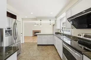 123 Point Vue Dr, Ross Twp, PA 15237 - Photo 9