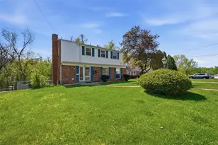 123 Point Vue Dr, Ross Twp, PA 15237 - Photo 1