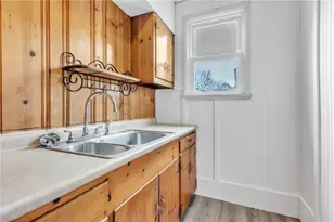 2444 Dewey St, Homestead, PA 15120 - Photo 9