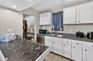 3819 Winterburn Ave, Pittsburgh, PA 15207 - Photo 9