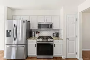 1007 Fieldstone Dr, Cecil, PA 15317 - Photo 11