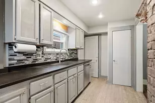 6407 Nicholson St, Pittsburgh, PA 15217 - Photo 9