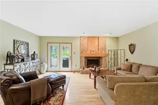 1419 Towne Square Dr, Pittsburgh, PA 15101 - Photo 5