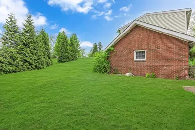 613 Briarcliff Dr, Center Township, PA 15001 - Photo 27