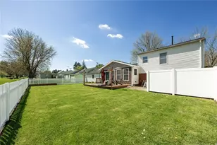 1013 Brentwood Dr, Pymatuning Township, PA 16125 - Photo 9