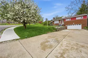 401 Clair Dr, Pittsburgh, PA 15241 - Photo 3