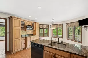 2493 Elkridge Dr Dr, Pittsburgh, PA 15090 - Photo 11