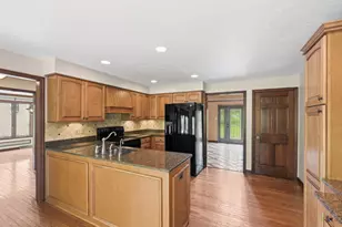 2493 Elkridge Dr Dr, Pittsburgh, PA 15090 - Photo 13