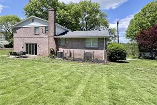 164 Penhurst Dr, Wilkins Township, PA 15235 - Photo 5