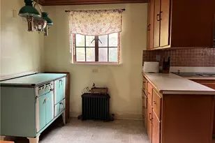 310 Sumner Ave, New Castle, PA 16105 - Photo 9