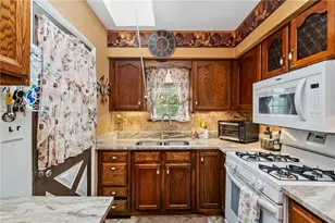 417 Eureka St, Pittsburgh, PA 15211 - Photo 9