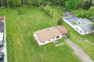 121 Sunflower Rd, Center Township, PA 16001 - Photo 5