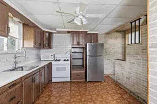 551 Farnsworth Ave, Clairton, PA 15025 - Photo 9