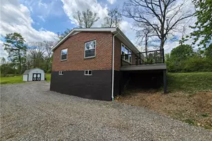 138 Center Dr, Oakland Township, PA 16025 - Photo 9
