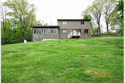 124 Dalton Ln, Hempfield Township, PA 15625 - Photo 3