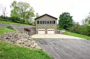 124 Dalton Ln, Hempfield Township, PA 15625 - Photo 3