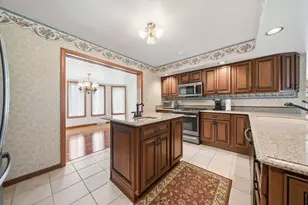 9470 Pembroke Cir, North Huntingdon, PA 15642 - Photo 7