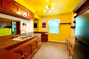 282 Oak Dr, Coraopolis, PA 15108 - Photo 5