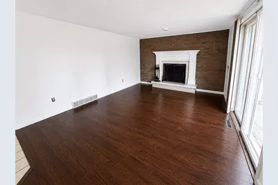 504 Maple St, Jeannette, PA 15644 - Photo 9