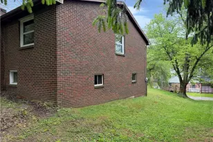 110 Roger Ln, Hempfield Township, PA 15642 - Photo 17