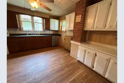210 Chestnut St, Saint Clair Township, PA 15944 - Photo 5