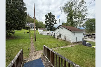 210 Chestnut St, Saint Clair Township, PA 15944 - Photo 3