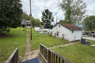 210 Chestnut St, Saint Clair Township, PA 15944 - Photo 3