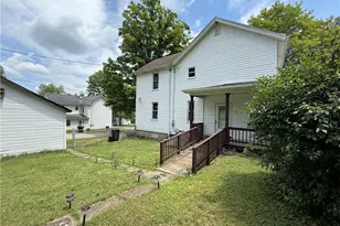 210 Chestnut St, Saint Clair Township, PA 15944 - Photo 13